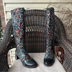 L’ARTISTE RARITY BOOTS 44 (US 12.5-13)